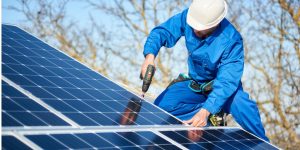Installation Maintenance Panneaux Solaires Photovoltaïques à Cours-de-Monsegur